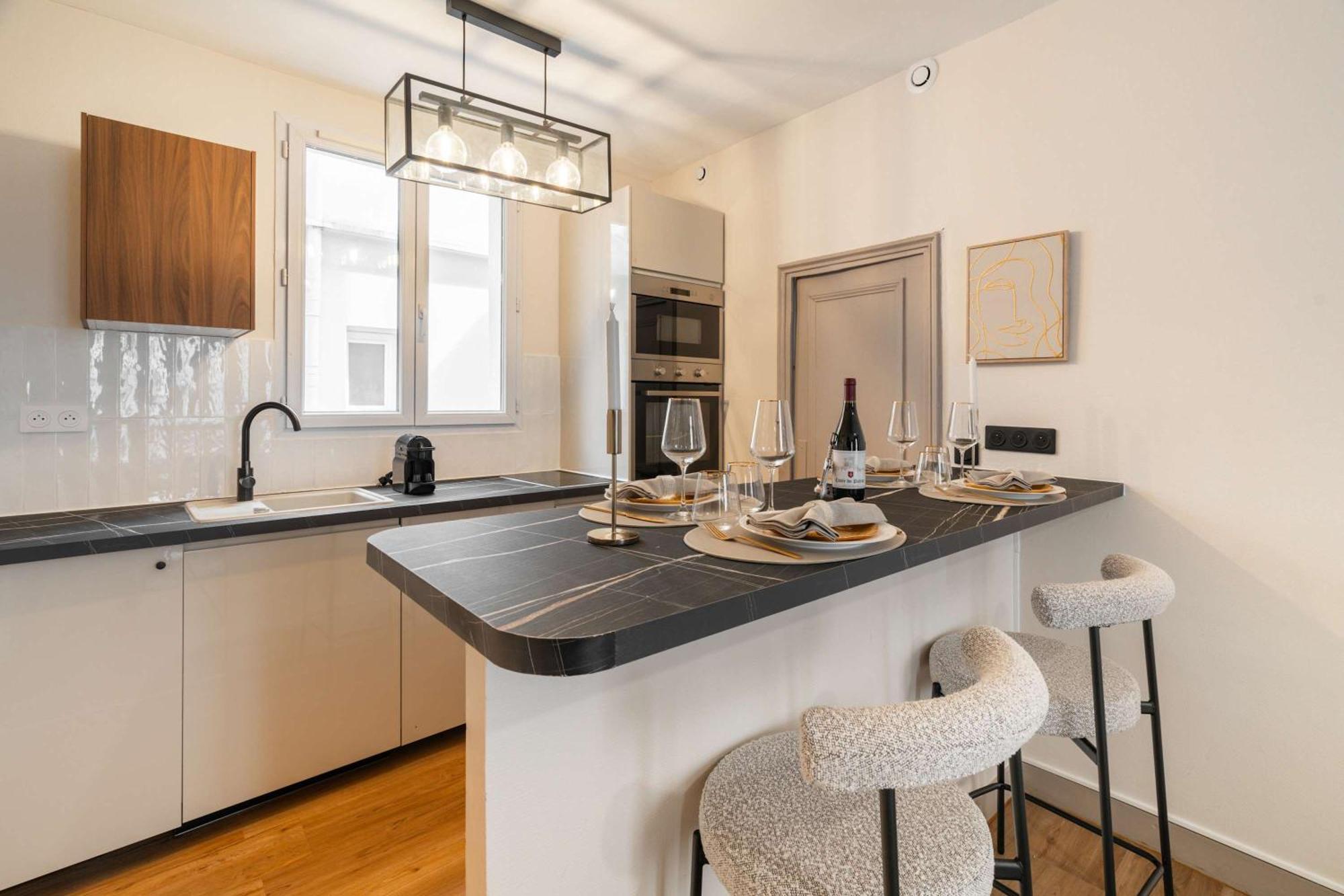 Family Apartment In Париж Экстерьер фото