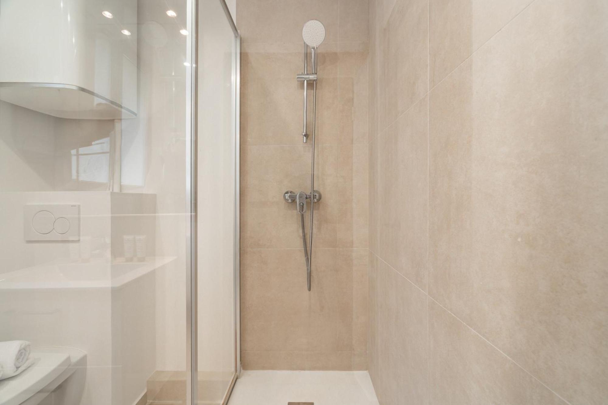 Family Apartment In Париж Экстерьер фото